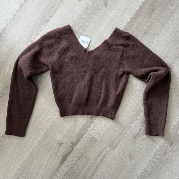 NWT Altar'd State Brown Cropped V-Neck Boucle Sweater Size L $72 Retail - Picture 2 of 3